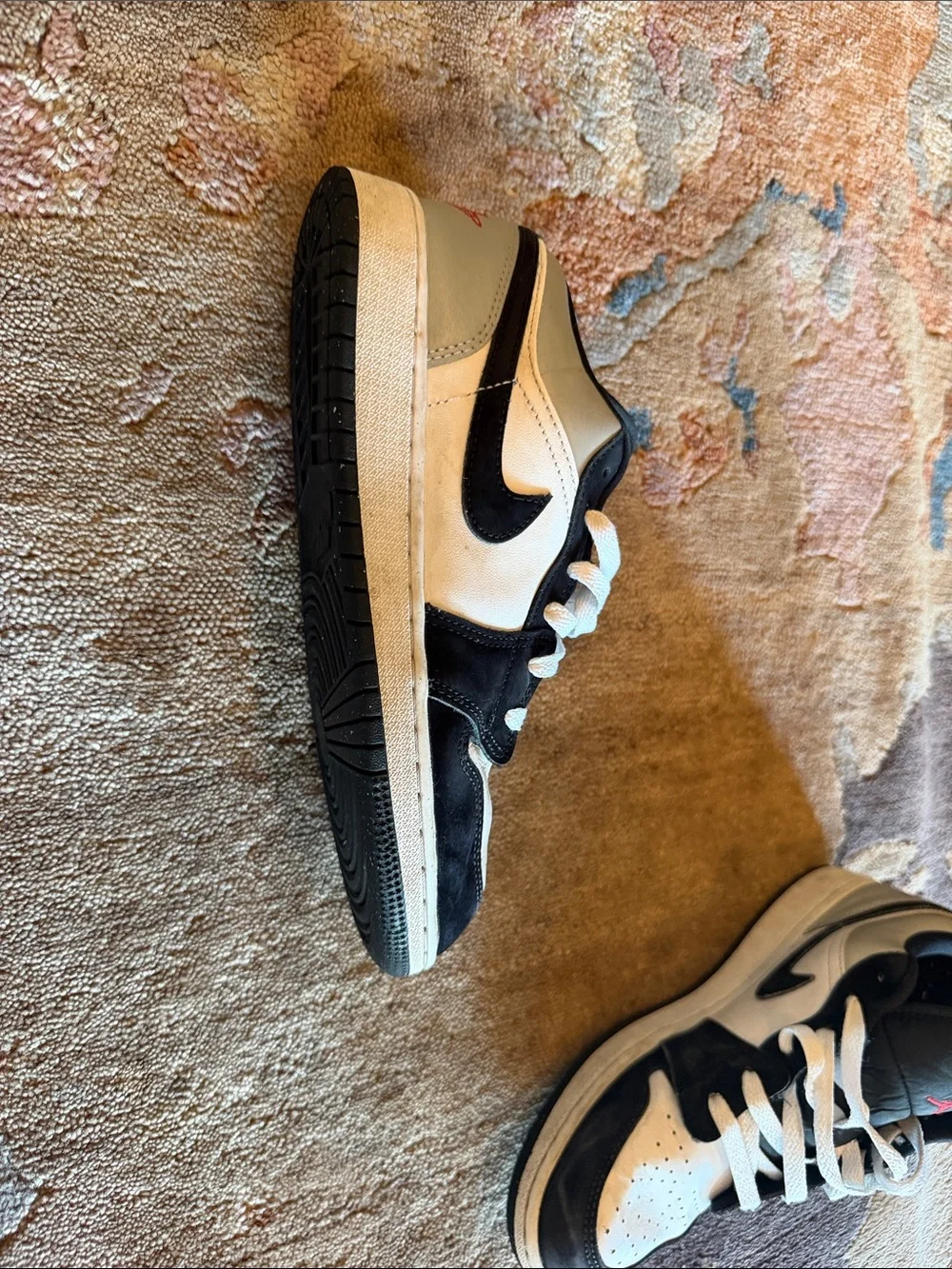 Nike Kids Black, White & Red Low-Top Sneakers